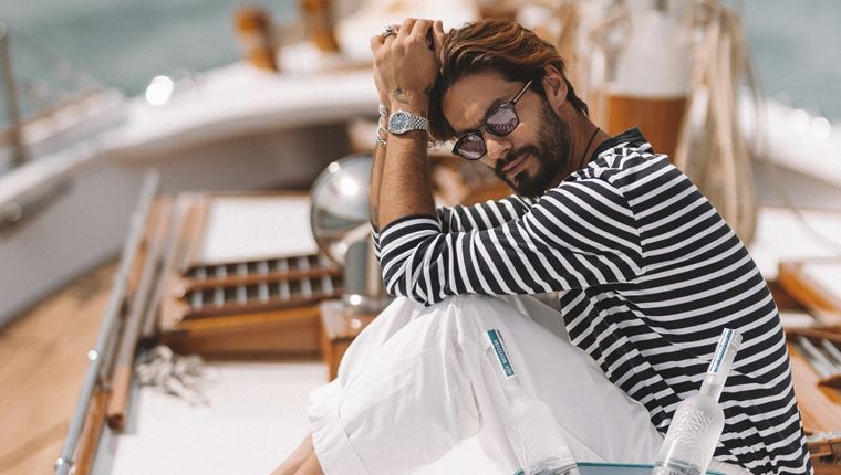 Στις Σπέτσες με τη Belvedere και τον Γιώργο Καράβα