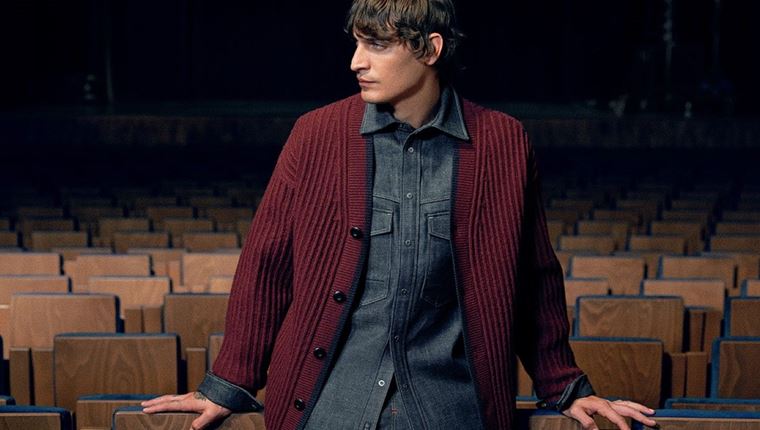 Λουκ ψαρέματος και πόλη: Πώς φορούν οι άντρες χοντρά πλεκτά και ναυτικό στυλ;