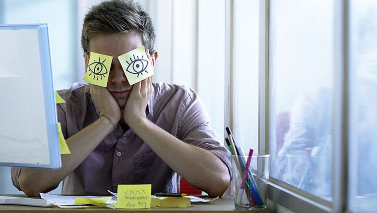 Δημόσιος υπάλληλος έκανε &quot;κοπάνα&quot; απ&#39; τη δουλειά για 6 χρόνια -Τον βρήκαν όταν αποφάσισαν να τον βραβεύσουν