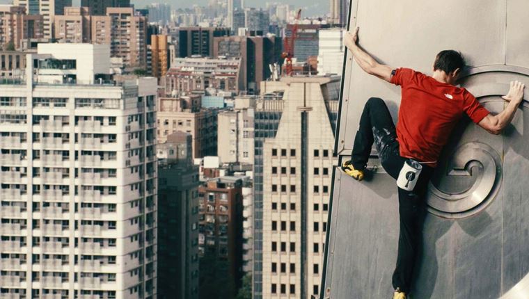 Skyscraper Live: Το Netflix πλήρωσε "ψίχουλα" τον αναρριχητή του Taipei 101