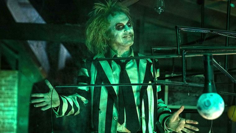 Ο Michael Keaton είναι ξανά ο Σκαθαροζούμης στο trailer του Beetlejuice Beetlejuice