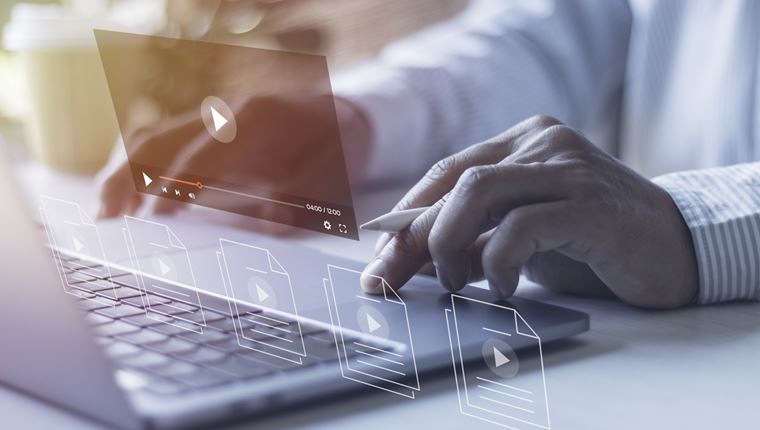 Αυτή η νέα λειτουργία του YouTube έρχεται απευθείας από το μέλλον