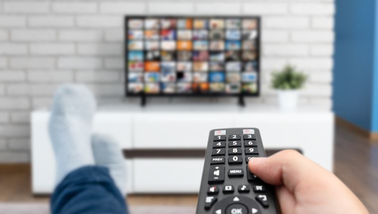 Αυτή η ελληνική σειρά προβλήθηκε πριν 20 χρόνια και κάνει τρελά νούμερα τηλεθέασης τώρα