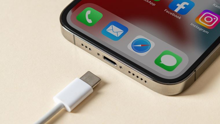 Όπως όλα δείχνουν, το νέο iPhone ενέδωσε στη θύρα USB-C