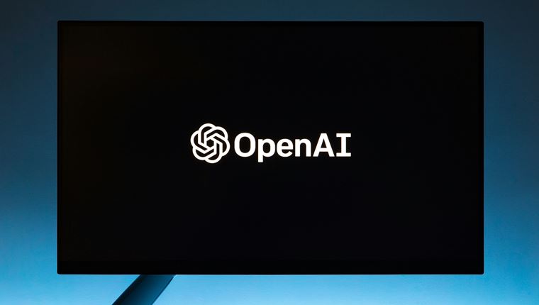 Στη Microsoft το 27% της OpenAI, &#39;μαμάς&#39; του ChatGPT