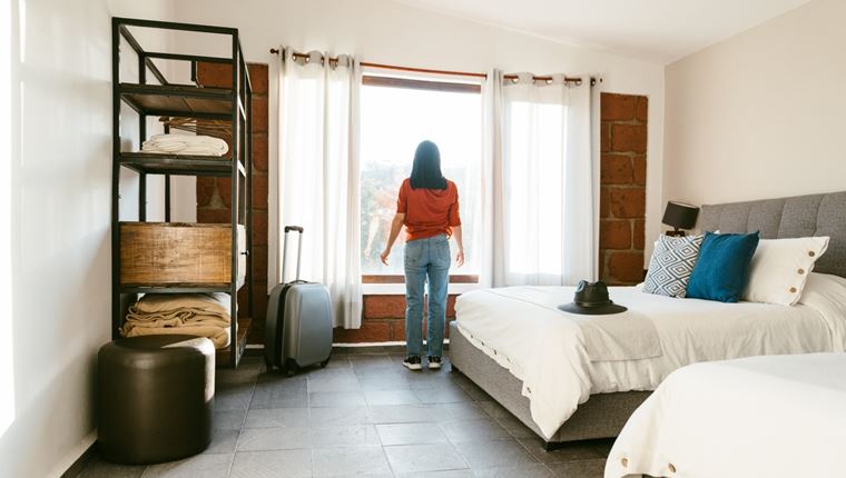 Πόση προμήθεια πληρώνουν οι ιδιοκτήτες σε Airbnb, Booking και Expedia