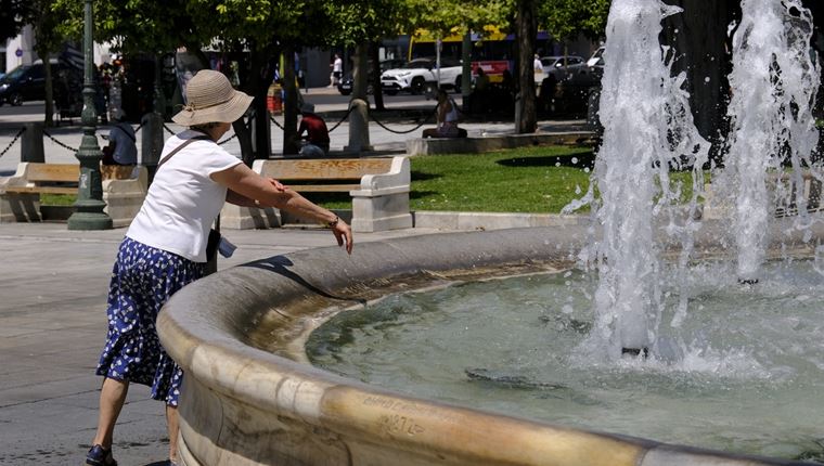 Πώς για να επιβιώσεις από τον καύσωνα στην πόλη, σύμφωνα με την τεχνητή νοημοσύνη