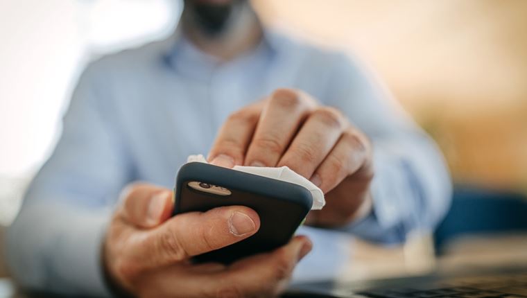 Ο σωστός τρόπος για να απολυμάνεις το κινητό σου