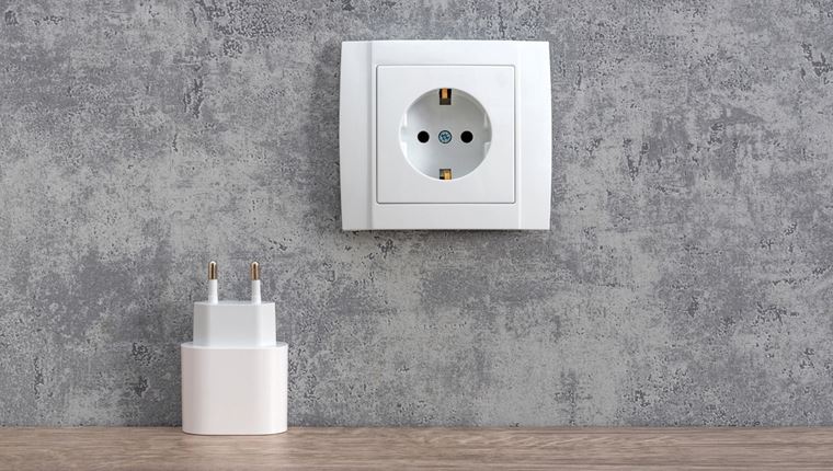 Ποιες συσκευές πρέπει να βγάζουμε απ&#39; την πρίζα πριν από ταξίδι