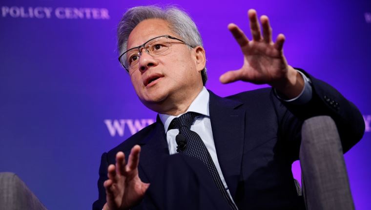 Ποιο κινητό της Huawei είδε ο CEO της Νvidia και σοκαρίστηκε