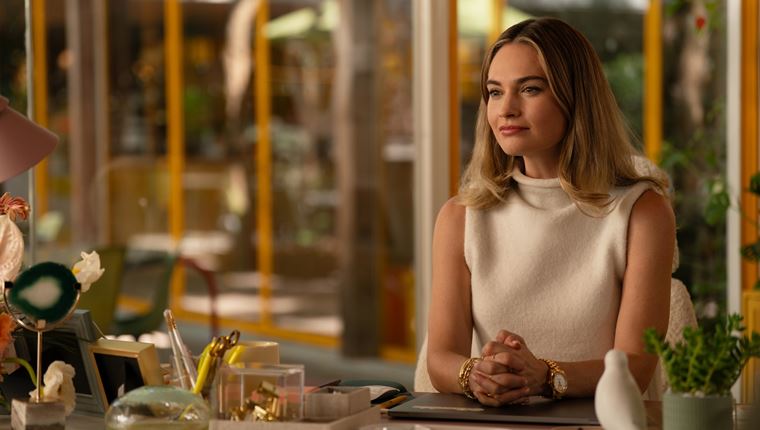 Στο Swiped η Lily James είναι ο θηλυκός Zuckerberg (βίντεο)