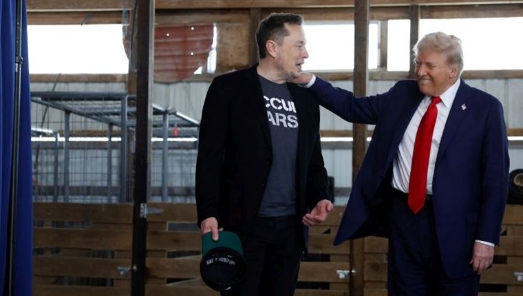 Ρωτήσαμε το Grok ποιοι είναι οι πιο επικίνδυνοι άνθρωποι στις ΗΠΑ και απάντησε: &quot;O Musk κι ο Trump&quot;