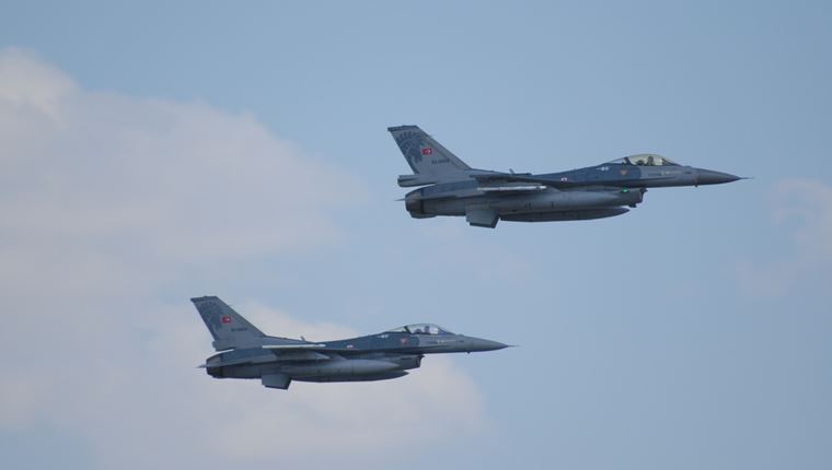 Η Βρετανία &#39;εξετάζει&#39; την αποστολή μαχητικών στην Ουκρανία