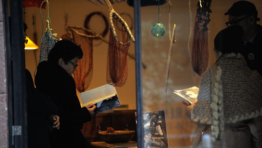 Στο βιβλιοπωλείο που έχει ένα μόνο βιβλίο προς πώληση-πού βρίσκεται