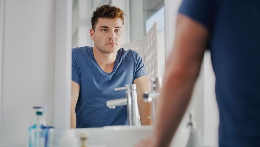 Έρευνα αποκαλύπτει γιατί έχουμε την ανάγκη να μιλάμε στον εαυτό μας