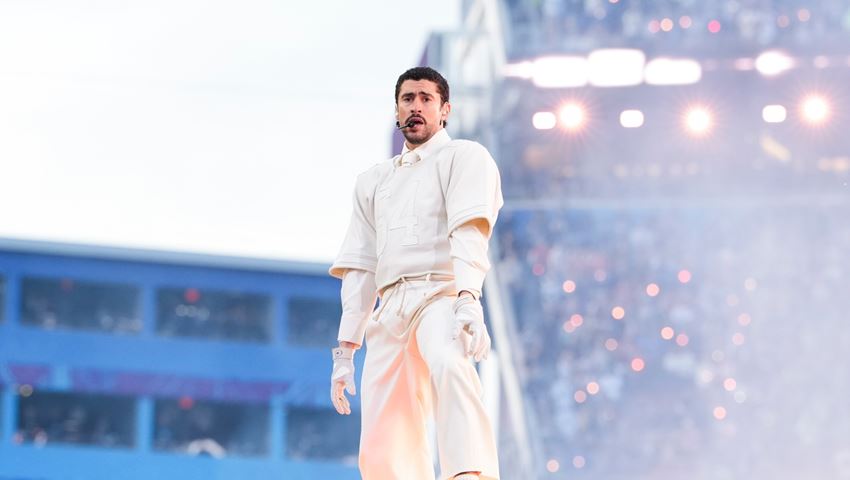 Ο Bad Bunny ταρακούνησε το Half Time Show του Super Bowl με μία εκρηκτική εμφάνιση