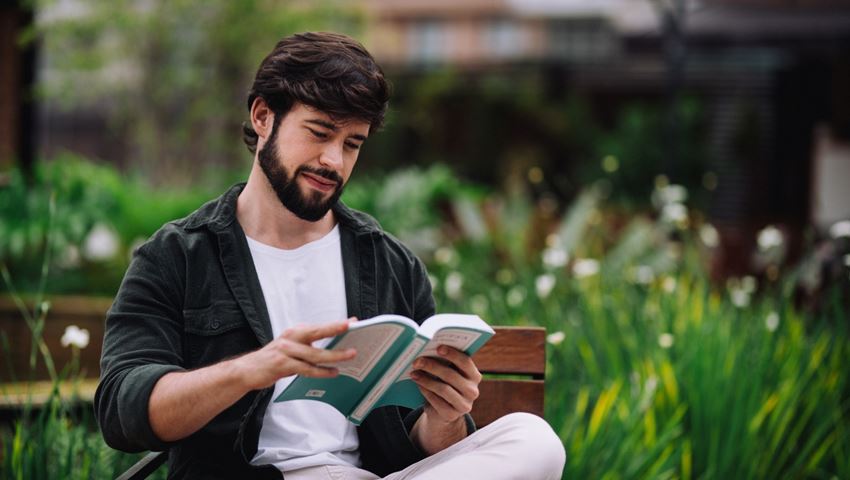 Αυτό είναι το βιβλίο που διαβάζουν όλοι αυτή τη στιγμή