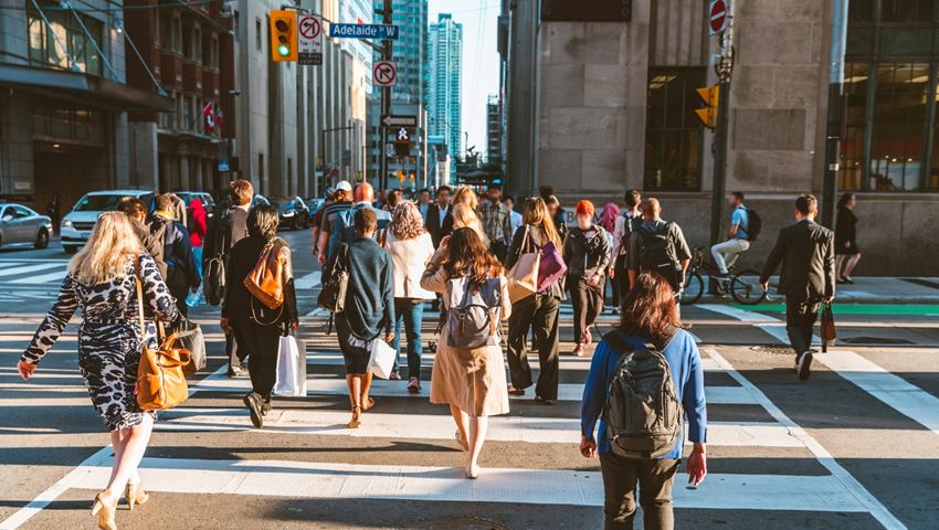 Σε ποια χώρα πέφτει πρόστιμο αν περπατάς πολύ γρήγορα