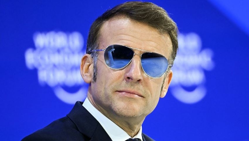 Γιατί ο Emmanuel Macron εμφανίστηκε με τα γυαλιά του Top Gun στο Νταβός