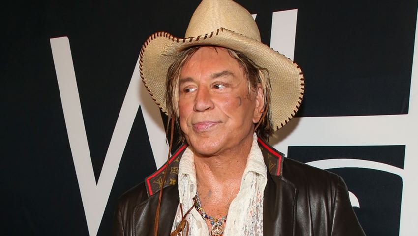 Αγνώριστος ο Mickey Rourke – Χρωστάει 60.000 δολάρια