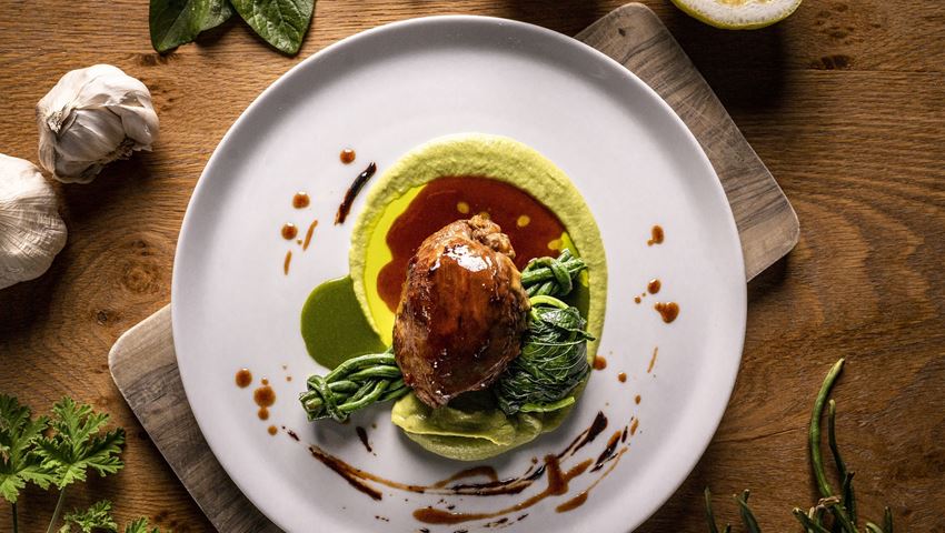 Μία φίνα κερκυραϊκή κουζίνα στην Αθηναϊκή Ριβιέρα