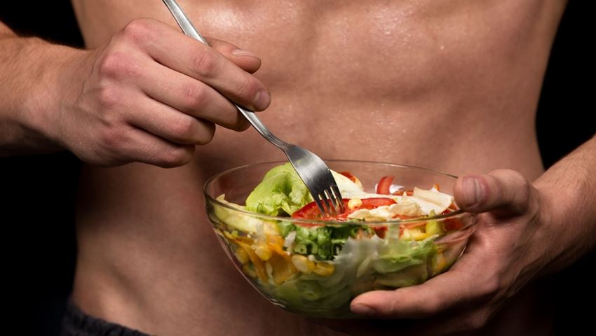 Τρεις φθηνές τροφές για να χτίσεις μυική μάζα