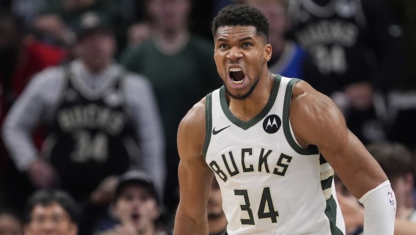 Ο Γιάννης Αντετοκούνμπο ισοπέδωσε τους Chicago Bulls