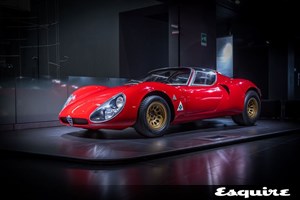Η υπέροχη Alfa Romeo 33 Stradale αγγίζει τα 333 km/h (video) - εικόνα 1
