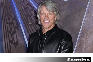 Οδηγός ΚΤΕΛ τερματίζει το multitasking με τσιγάρο και κινητό ενώ οδηγεί (video) - εικόνα 1