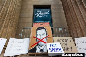 Ο Σταύρος Μπαλάσκας γδύθηκε στην εκπομπή του Γιώργου Λιάγκα (video) - εικόνα 3