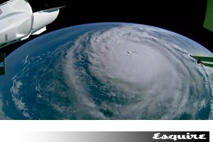 Μέσα στον τυφώνα Milton με αεροπλάνο και drone (video) - εικόνα 1