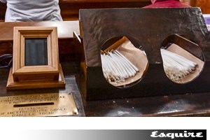 Κονκλάβιο: Πώς φτιάχνεται ο μαύρος και ο άσπρος καπνός - εικόνα 3