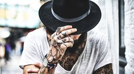 Τι λέει η ψυχολογία όσους έχουν πολλά τατουάζ