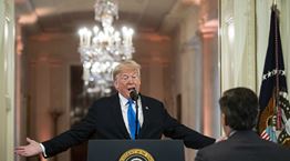 Ο Trump πετά έξω από τον Λευκό Οίκο δημοσιογράφο του CNN