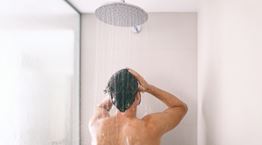 Το κρύο ντους είναι σωτήριο με ή χωρίς καύσωνα