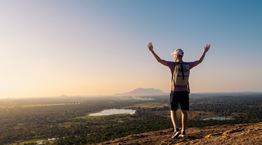 Τι λέει η ψυχολογία για όσους ταξιδεύουν μόνοι