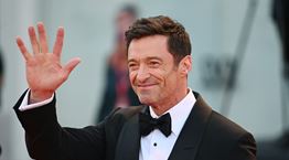 Μέχρι και ο Hugh Jackman φοράει eye patches