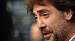 Σε άλλα νέα, ο Javier Bardem έχει δουλέψει ως στρίπερ