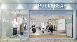 Η Pull&Bear επαναλειτουργεί το flagship κατάστημά της στην Αθήνα