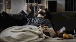 Οδηγός επιβίωσης από το πρωτοχρονιάτικο hangover