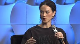 Η CEO του Bluesky τρόλαρε τον Mark Zuckerberg με ένα T-shirt που έχει ξεπουλήσει