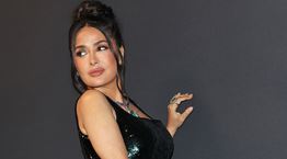 Βρήκαμε την πιο 'καυτή' εμφάνιση της Salma Hayek που δεν τη θυμάται κανείς (βίντεο)