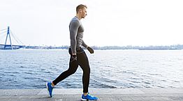 Πώς να περπατάς σωστά για να κάψεις λίπος