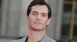 Ο Henry Cavill λέει πως 'ίσως είναι πολύ μεγάλος για τον James Bond'