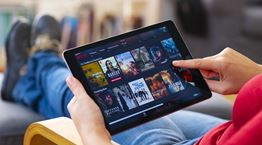 Το Netflix στο εξής θα χρεώνει παραπάνω όσους μοιράζονται τον κωδικό τους