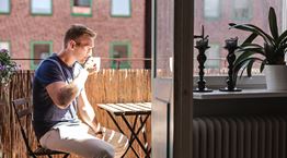 Μία βόλτα στο μπαλκόνι είναι απαραίτητη