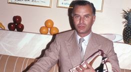 Γιατί οι γυναίκες πίνουν νερό στο όνομα του Manolo Blahnik