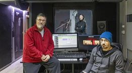 Οι άνθρωποι που εξασφαλίζουν ισότιμη πρόσβαση στις σειρές για όλους