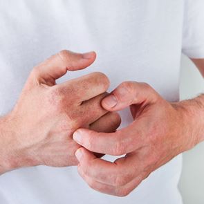 Είναι επικίνδυνο να κάνουμε κρακ στα δάχτυλά μας