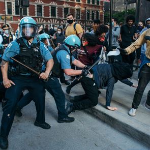 11 τραυματίες και ένας νεκρός από πυροβολισμούς στη Μινεάπολις